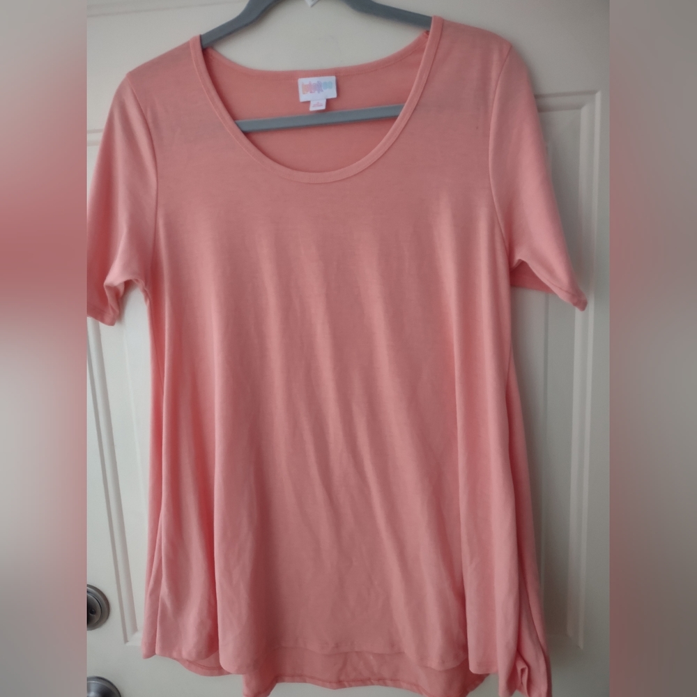 WOMAN'S LIKE NEW LU LA ROE PEACH SHORT SLEEVE T SHIRT